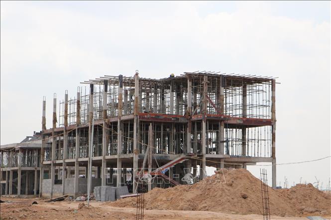 Một công trình xã hội đang được xây dựng tại Khu tái định cư Lộc An - Bình Sơn