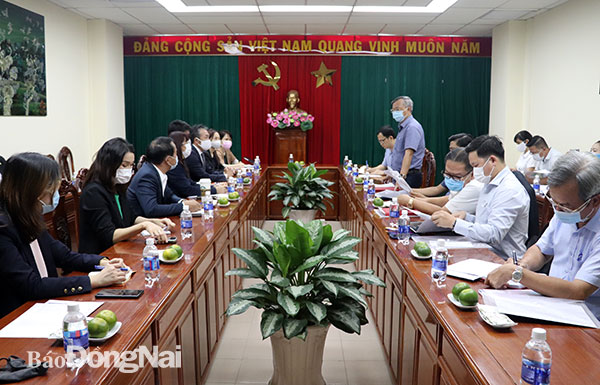 Chủ tịch UBND tỉnh Cao Tiến Dũng phát biểu tại buổi làm việc với Công ty TNHH AeonMall Việt Nam