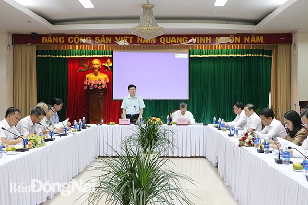 Thứ trưởng Bộ GT-VT Lê Anh Tuấn phát biểu tại buổi làm việc