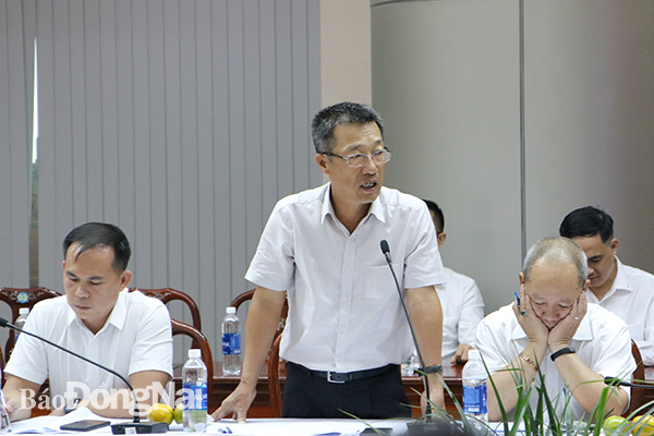 Ông Đỗ Tất Bình, Phó tổng giám đốc Tổng công ty Cảng hàng không Việt Nam phát biểu tại buổi làm việc.